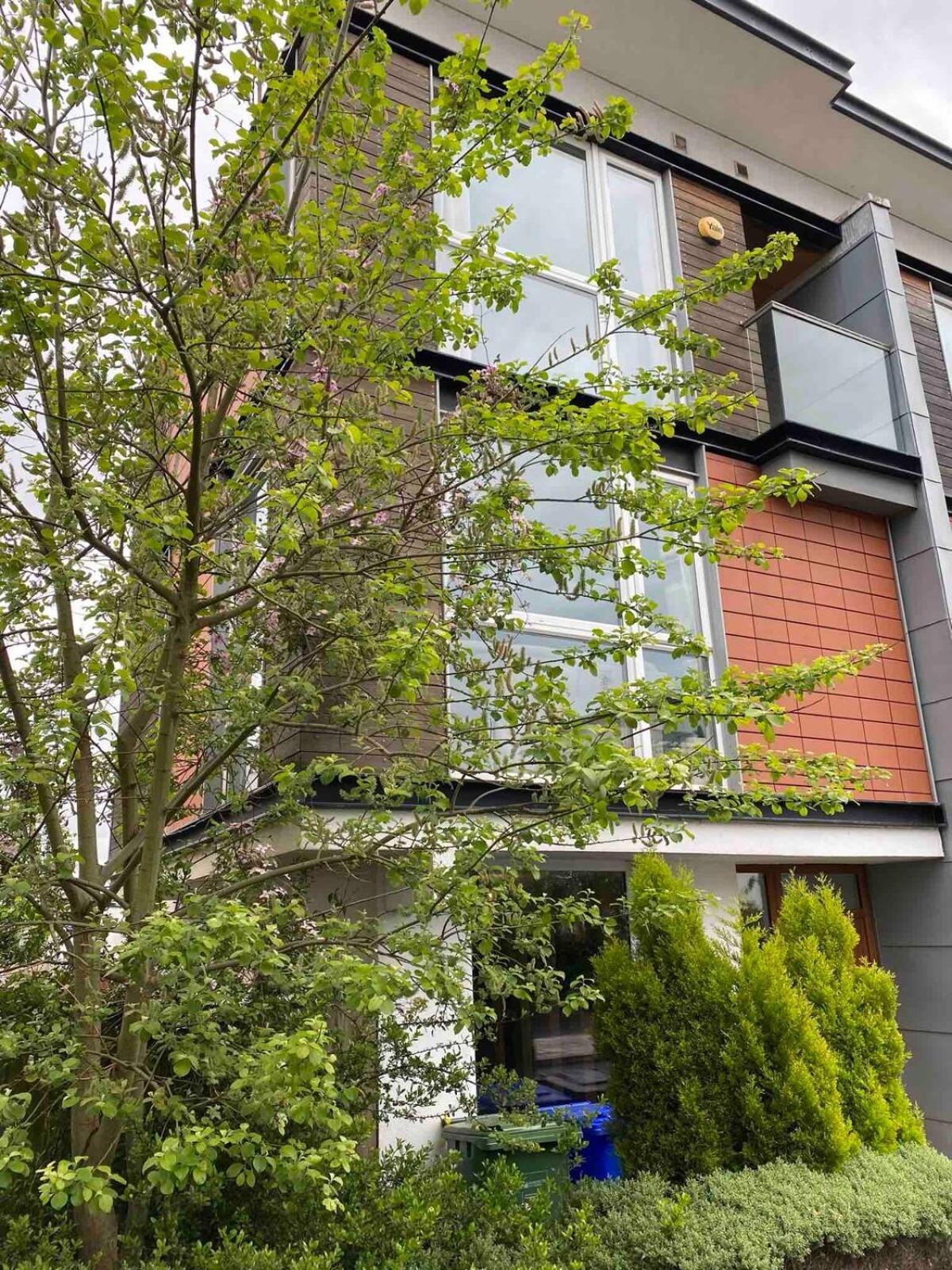 Comfortable 3-Storey House With Free Car Parking Manchester Buitenkant foto