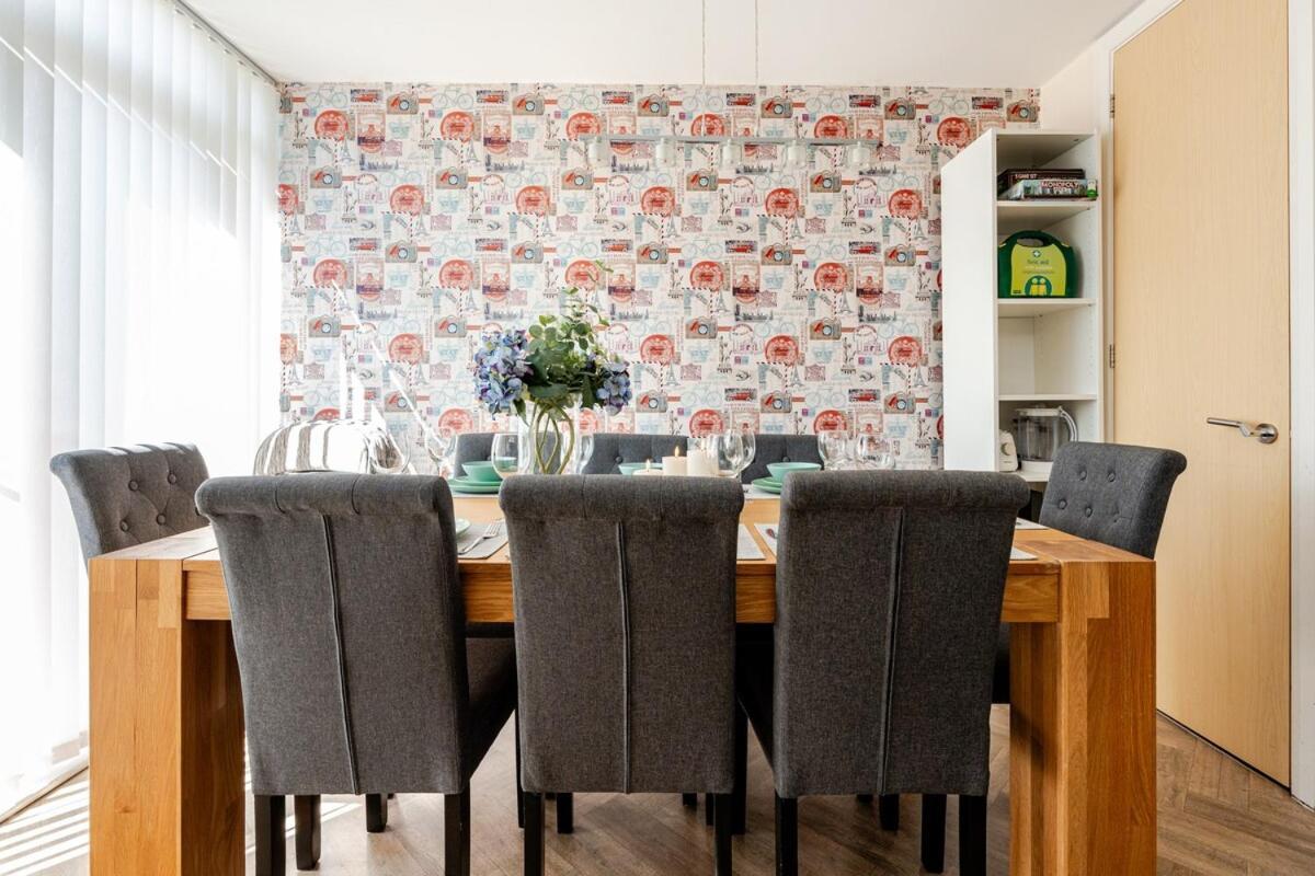 Comfortable 3-Storey House With Free Car Parking Manchester Buitenkant foto