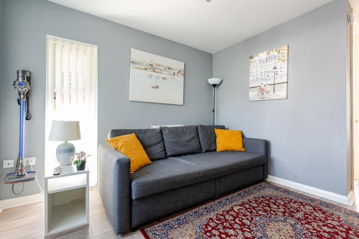 Comfortable 3-Storey House With Free Car Parking Manchester Buitenkant foto